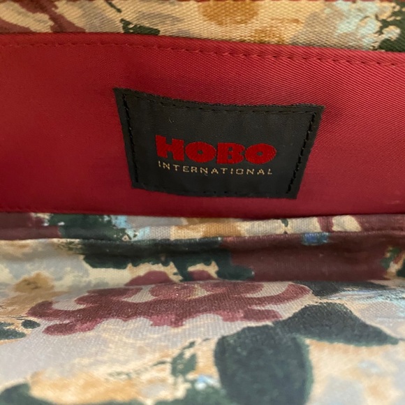 Hobo Lauren slim clutch in gold - Picture 4 of 4